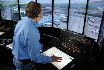 Làm nghề nào ở sân bay có mức lương cao hơn phi công?  - 3